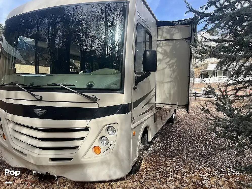 2017 Fleetwood Flair 31B - Used Class A For Sale by Pop RVs in Bisbee, Arizona features Air Conditioning, Awning, Generator, Slideout