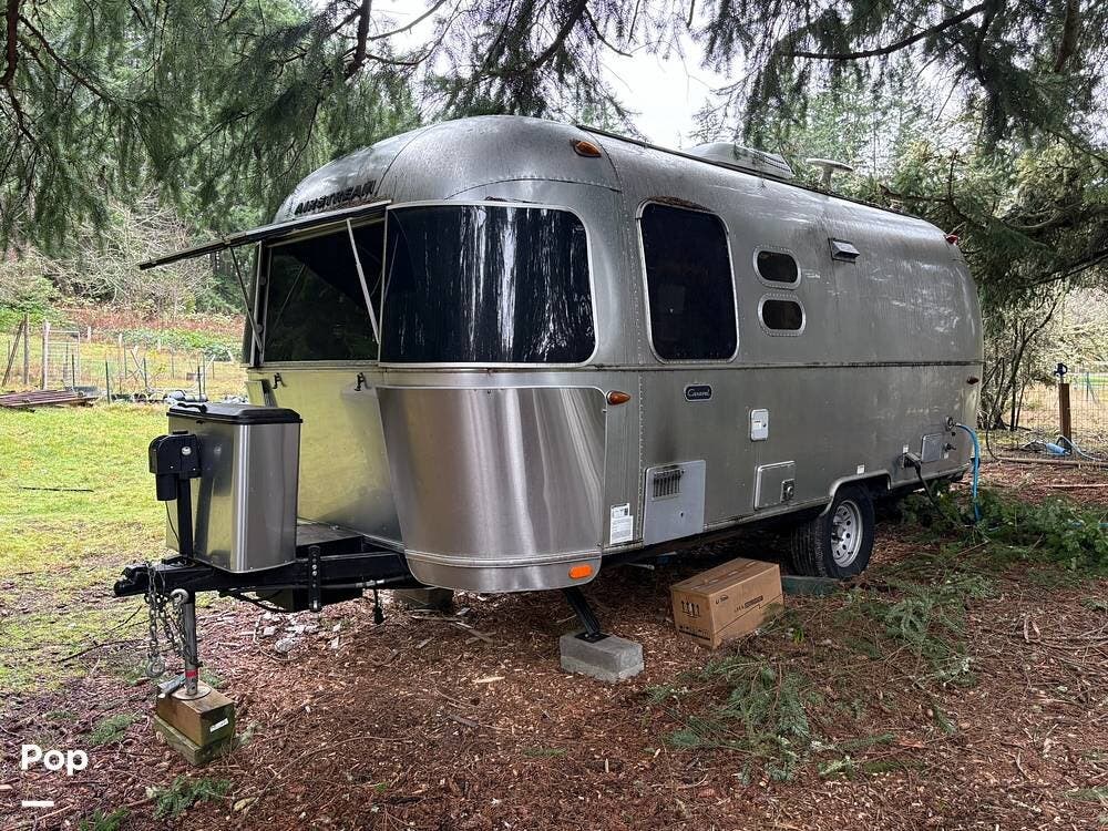 2020 Airstream Caravel 22FB - Used Travel Trailer For Sale by Pop RVs in Clinton, Washington features Awning, Air Conditioning, Leveling Jacks