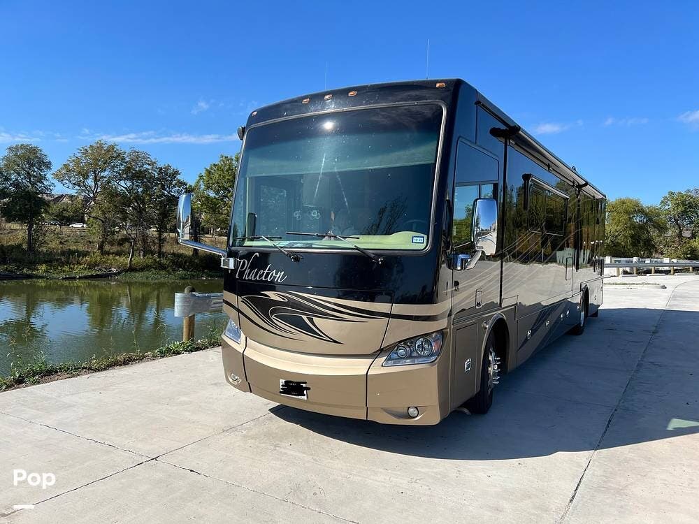 2014 Tiffin Phaeton 40qbh - Used Diesel Pusher For Sale by Pop RVs in Rockwall, Texas features Slideout