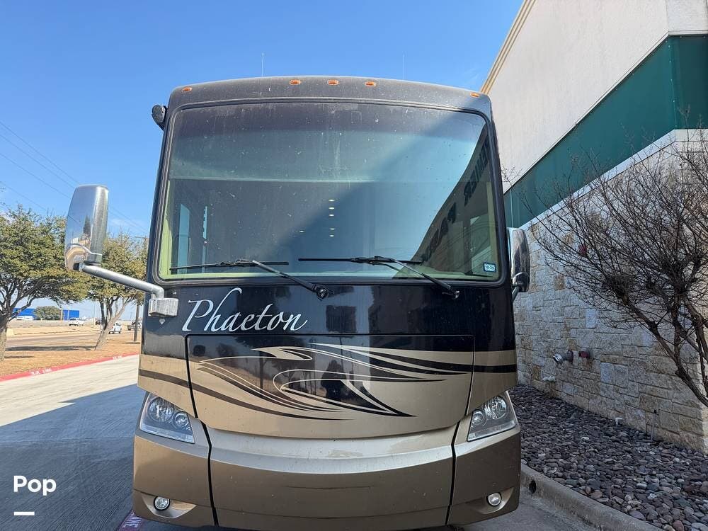 2014 Tiffin Phaeton 40QBH - Used Diesel Pusher For Sale by Pop RVs in Rockwall, Texas features Awning, Slideout, Generator, Air Conditioning, Leveling Jacks