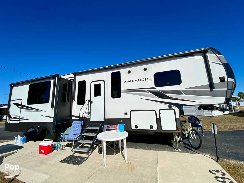 2021 Avalanche 338GK by Keystone from Pop RVs in Sebring, Florida