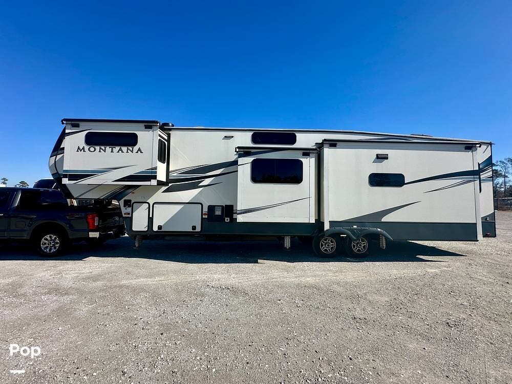 2021 Keystone Montana 3855BR - Used Fifth Wheel For Sale by Pop RVs in Ocean Isle Beach, North Carolina features Leveling Jacks, Awning, Air Conditioning, Slideout