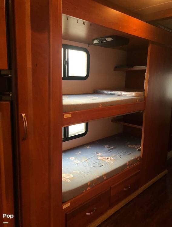 2011 Monaco RV Monarch 34sbd - Used Class A For Sale by Pop RVs in North Las Vegas, Nevada features Slideout