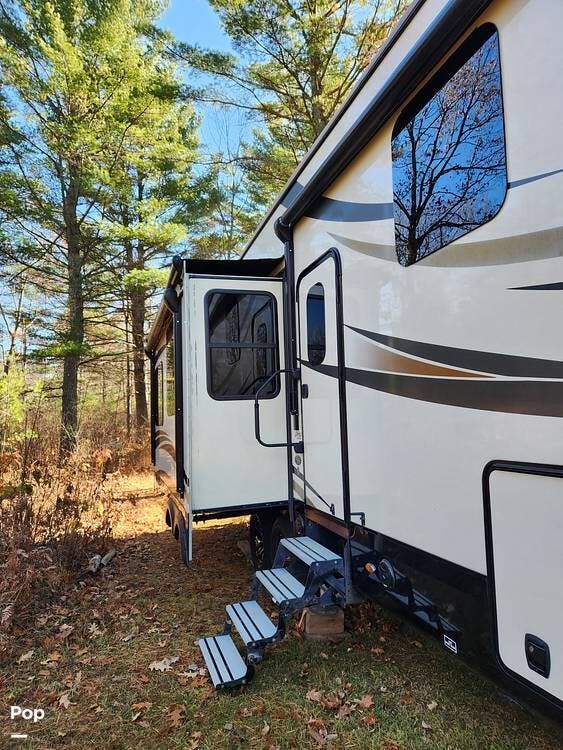 2017 North Point 301RETS LG by Jayco from Pop RVs in Three Lakes, Wisconsin