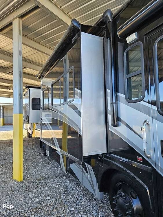 2011 Winnebago Journey Express 34Y - Used Diesel Pusher For Sale by Pop RVs in Plano, Texas features Slideout