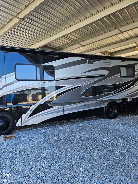 2011 Journey Express 34Y by Winnebago from Pop RVs in Plano, Texas