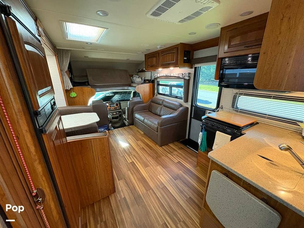 2017 Jayco Greyhawk 31DS - Used Class C For Sale by Pop RVs in Anacortes, Washington features Generator, Air Conditioning, Slideout, Awning