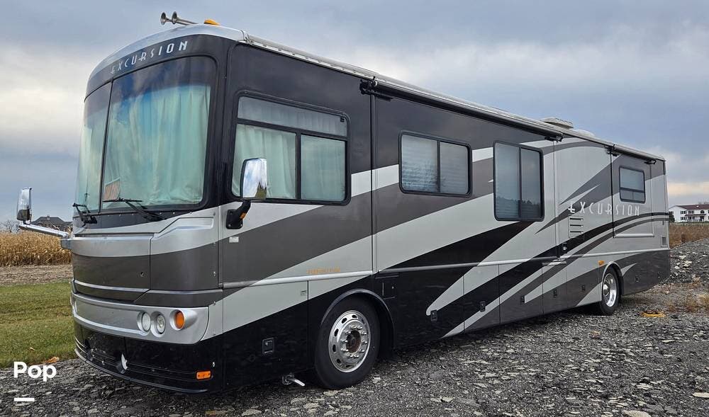2004 Fleetwood Excursion 39S - Used Diesel Pusher For Sale by Pop RVs in Woodridge, Illinois features Slideout