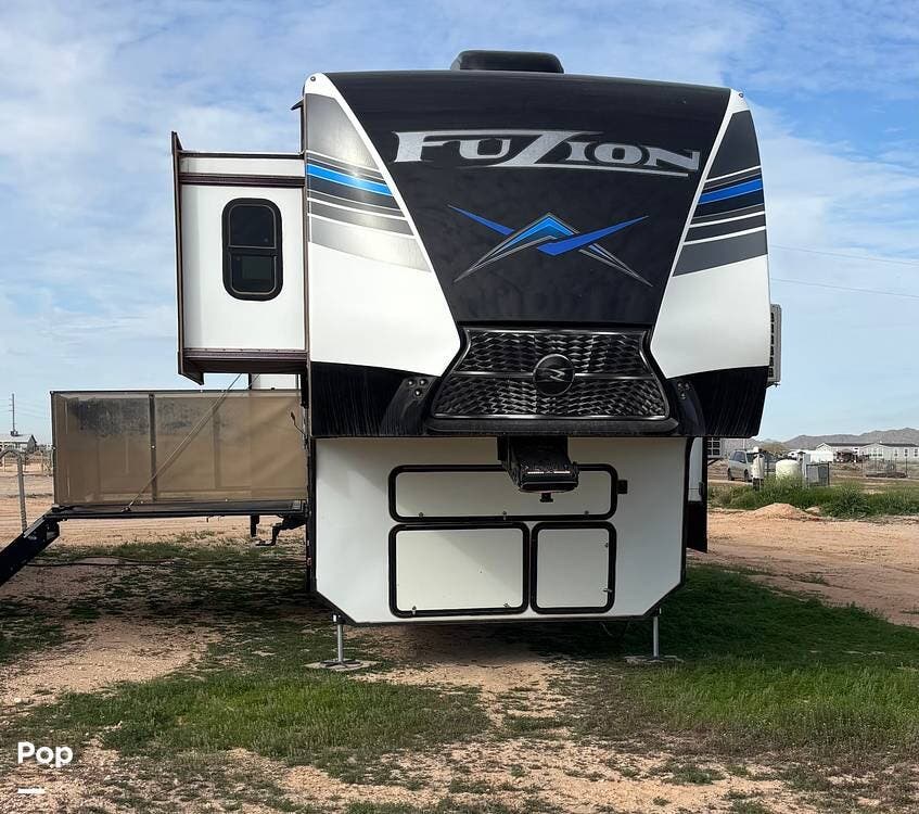 2021 Keystone Fuzion 424 - Used Fifth Wheel For Sale by Pop RVs in Casa Grande, Arizona features Slideout