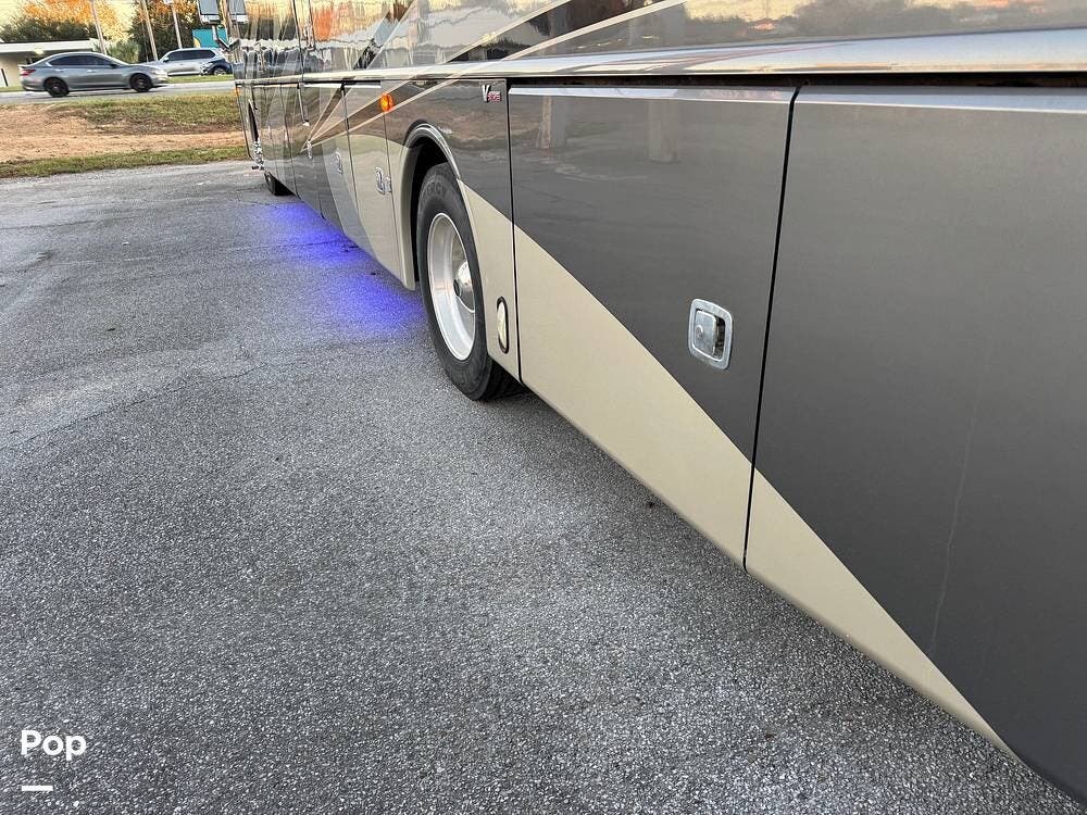 2018 Discovery LXE 40G by Fleetwood from Pop RVs in Gulf Breeze, Florida