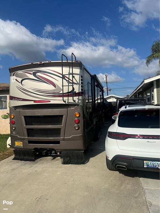 2014 Tiffin Allegro Breeze 32 BR - Used Diesel Pusher For Sale by Pop RVs in La Habra, California features Slideout