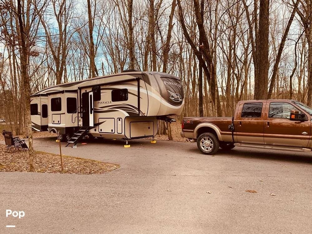 2018 Jayco Pinnacle 38REFS - Used Fifth Wheel For Sale by Pop RVs in Warsaw, Missouri features Slideout, Leveling Jacks, Air Conditioning