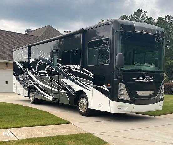 2021 Coachmen Sportscoach 339DS - Used Diesel Pusher For Sale by Pop RVs in Fayetteville, Georgia features Slideout