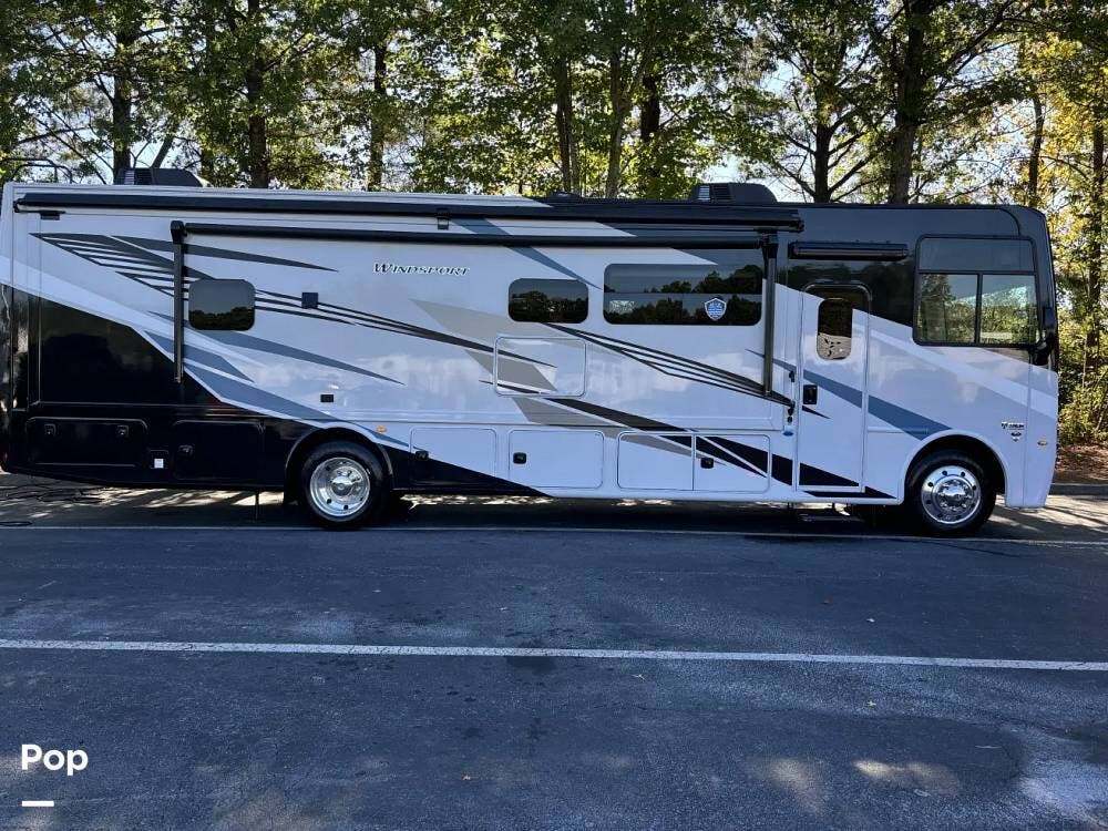 2025 Thor Motor Coach Windsport 34R - Used Class A For Sale by Pop RVs in Vonore, Tennessee features Slideout