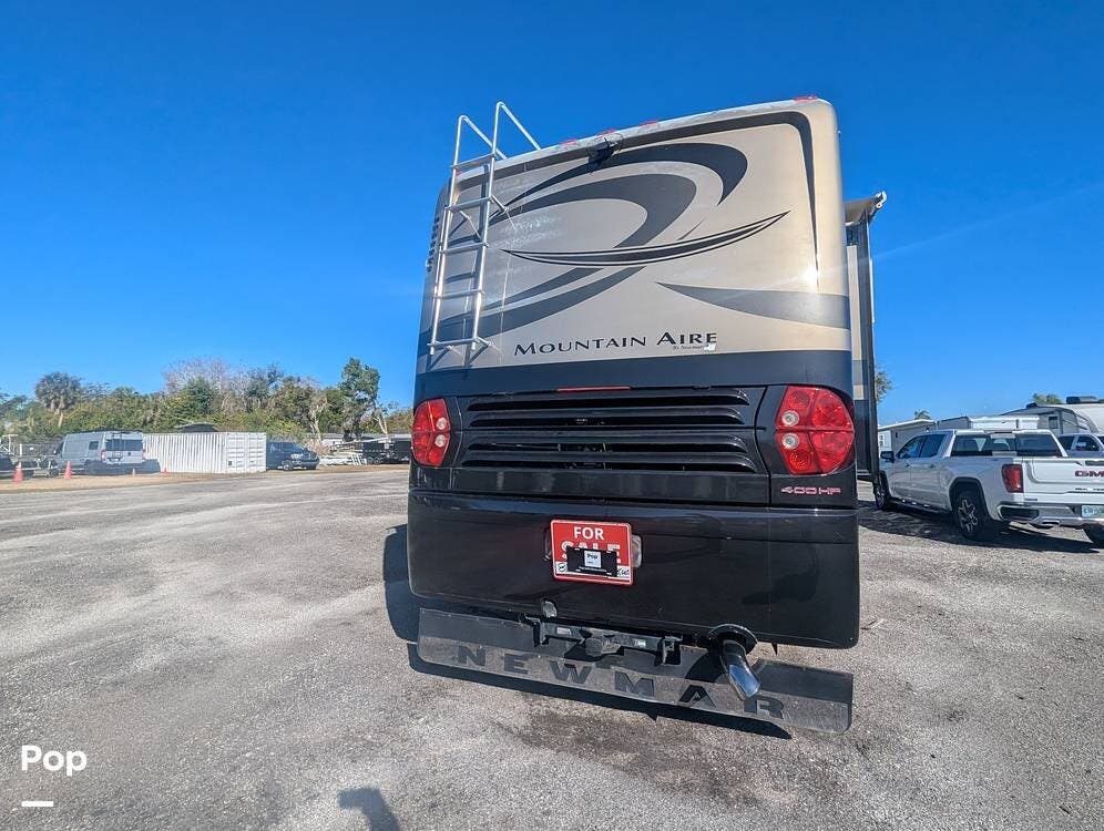 2006 Newmar Mountain Aire 4304 - Used Diesel Pusher For Sale by Pop RVs in Palmetto, Florida features Slideout