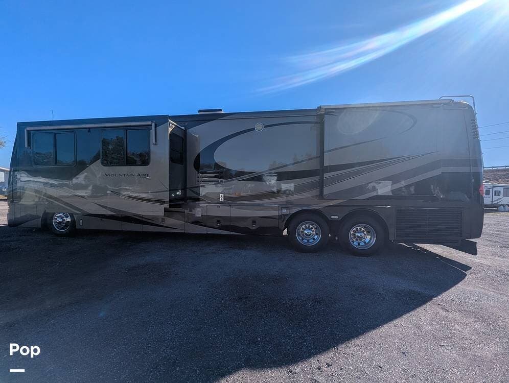 2006 Mountain Aire 4304 by Newmar from Pop RVs in Palmetto, Florida