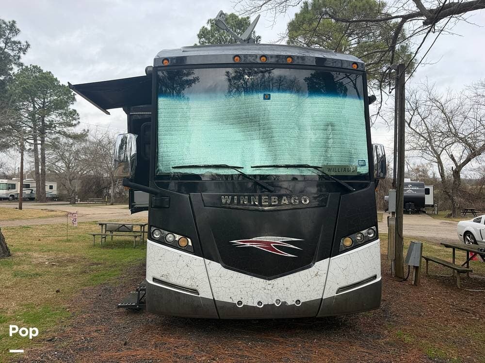 2013 Winnebago Journey 40U - Used Diesel Pusher For Sale by Pop RVs in Mount Pleasant, Texas features Awning, Air Conditioning, Leveling Jacks, Generator, Slideout
