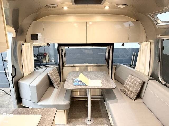 Used 2022 Airstream Flying Cloud 27FB Queen available in Janesville, Wisconsin