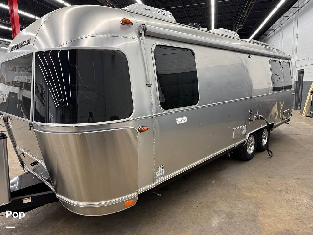2022 Flying Cloud 27FB Queen by Airstream from Pop RVs in Janesville, Wisconsin