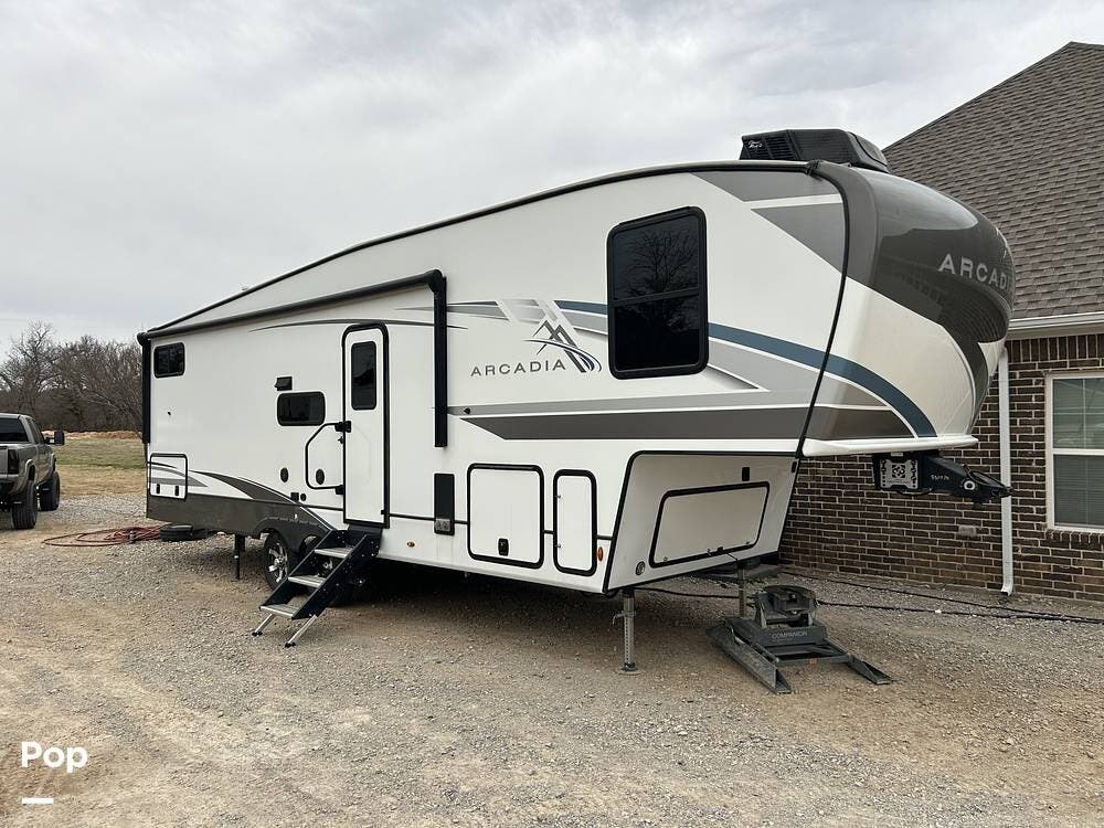 2024 Keystone Arcadia 288SLBH - Used Fifth Wheel For Sale by Pop RVs in Springtown, Texas features Air Conditioning, Leveling Jacks, Slideout, Awning
