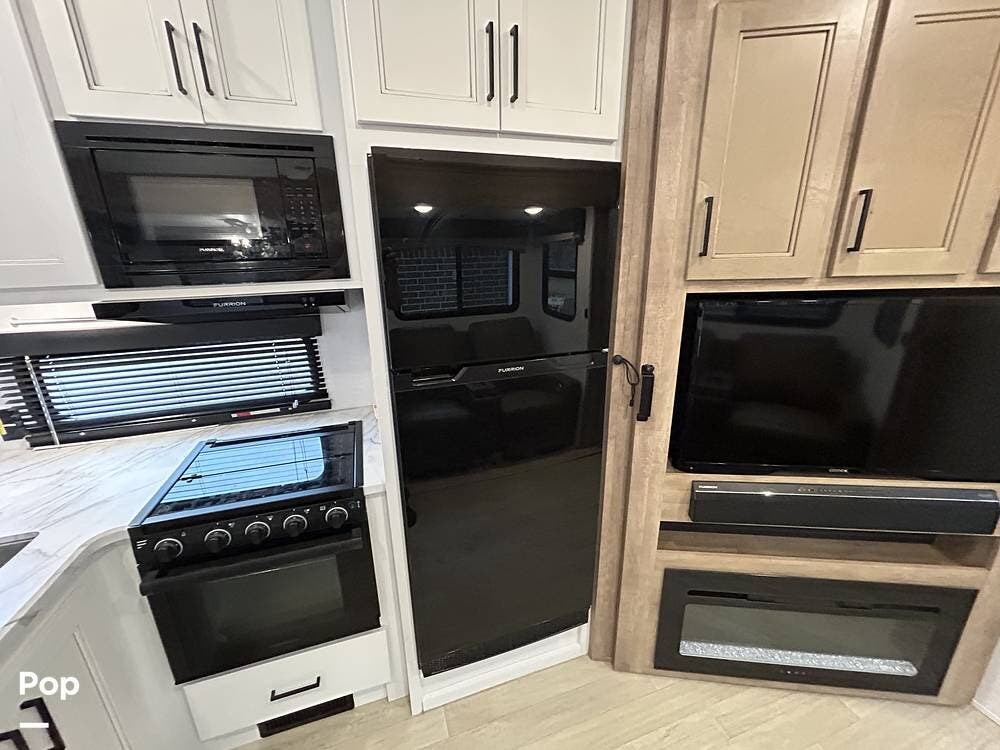 Used 2024 Keystone Arcadia 288SLBH available in Springtown, Texas