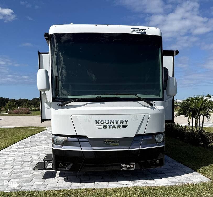 2021 Newmar Kountry Star Kountry Star 4037 - Used Diesel Pusher For Sale by Pop RVs in Sarasota, Florida features Air Conditioning, Leveling Jacks, Awning, Slideout, Generator