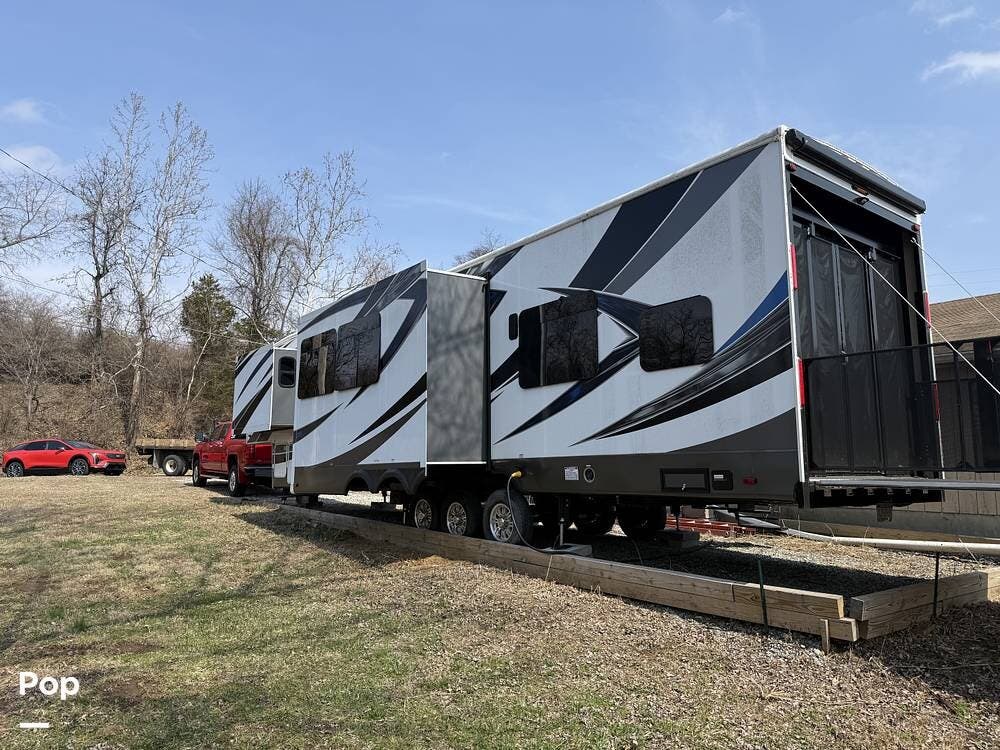 2016 Vengeance Touring 40D12 by Forest River from Pop RVs in Bangor, Pennsylvania