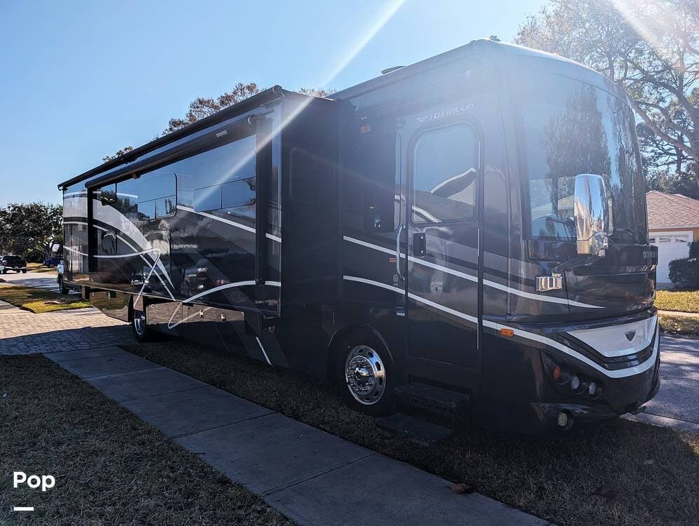 2015 Fleetwood Expedition 38B - Used Diesel Pusher For Sale by Pop RVs in Melbourne, Florida features Generator, Awning, Slideout, Air Conditioning, Leveling Jacks
