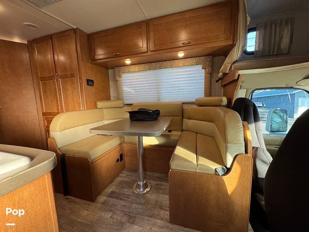 2017 Winnebago Minnie Winnie 22R - Used Class C For Sale by Pop RVs in Fullerton, California features Generator, Air Conditioning, Awning