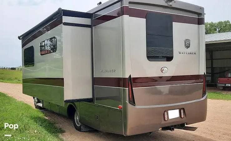 2021 Tiffin Wayfarer 25RW - Used Class C For Sale by Pop RVs in Maple Hill, Kansas features Slideout, Generator, Awning, Air Conditioning