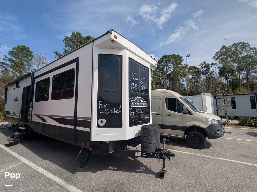2022 Hampton 372FDB by CrossRoads from Pop RVs in Palm Coast, Florida