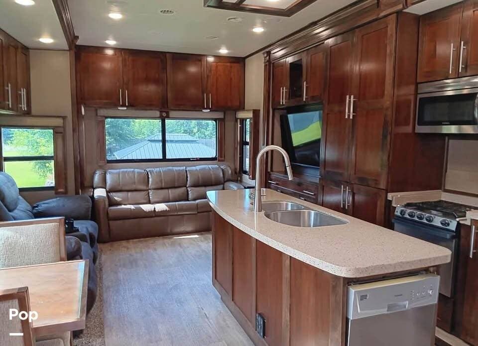2016 Vilano 365RL by Vanleigh from Pop RVs in Steuben, Wisconsin