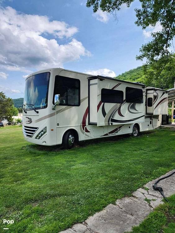 2017 Thor Motor Coach Hurricane 31S - Used Class A For Sale by Pop RVs in Keyser, West Virginia features Air Conditioning, Slideout, Awning, Leveling Jacks, Generator