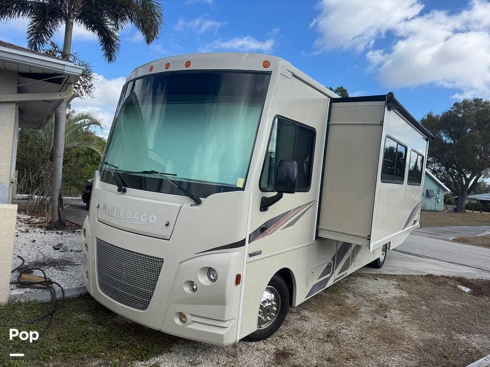 2019 Winnebago Vista 32YE - Used Class A For Sale by Pop RVs in Port Charlotte, Florida features Air Conditioning, Generator, Slideout, Leveling Jacks, Awning