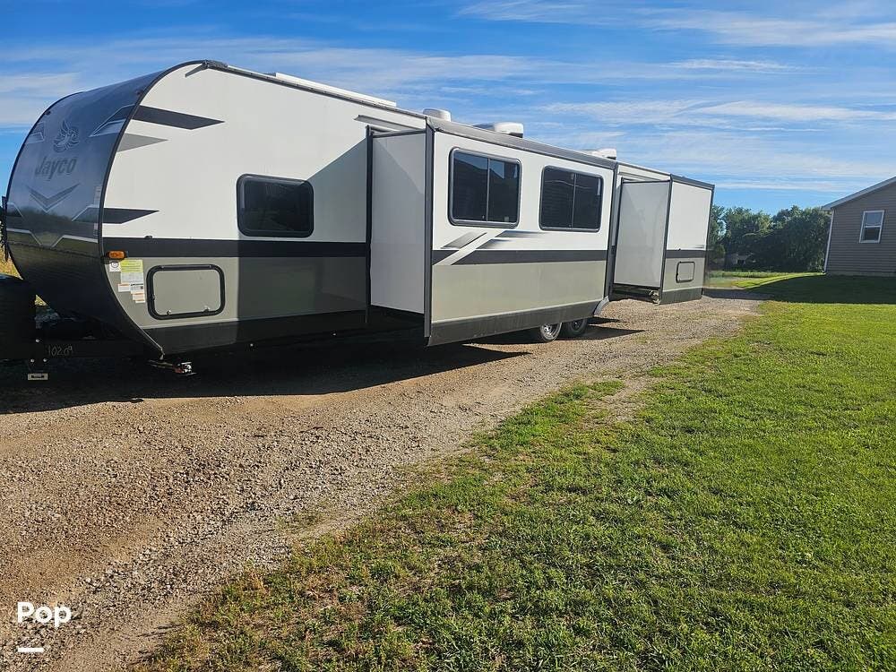 2024 Jayco Jay Flight 380DQS - Used Travel Trailer For Sale by Pop RVs in Charles City, Iowa features Leveling Jacks, Slideout, Awning, Air Conditioning