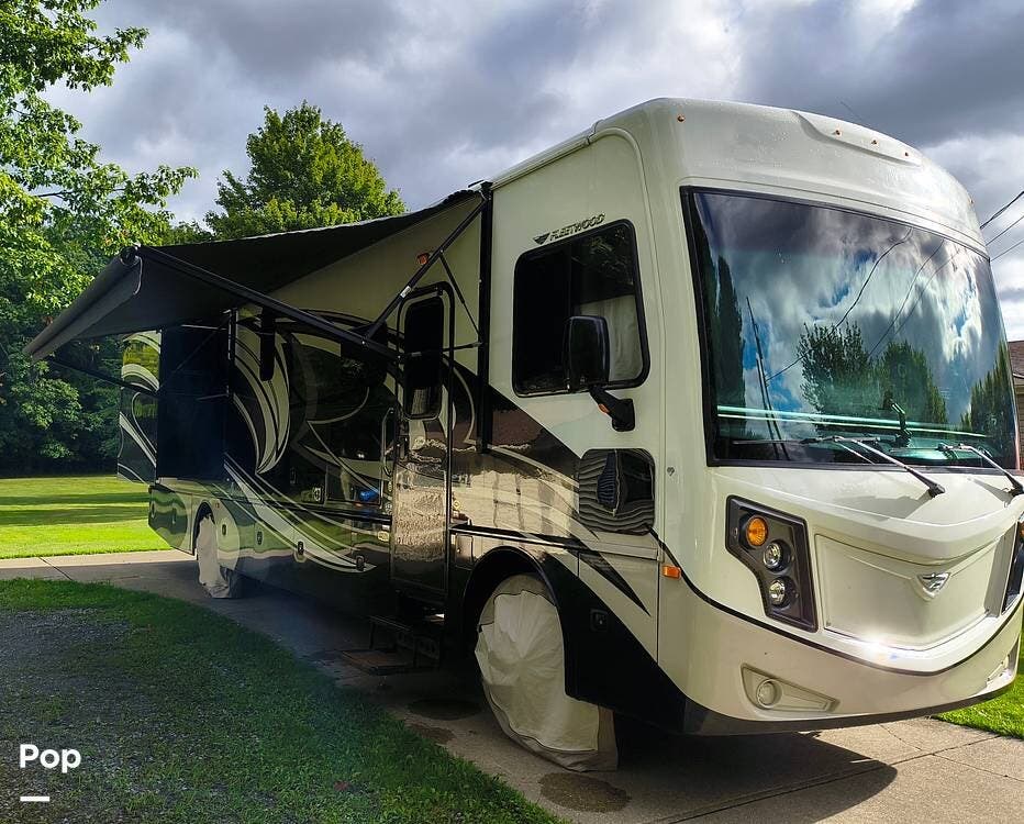 2018 Fleetwood Pace Arrow 36U - Used Class A For Sale by Pop RVs in Kingsville, Ohio features Awning, Generator, Air Conditioning, Slideout, Leveling Jacks