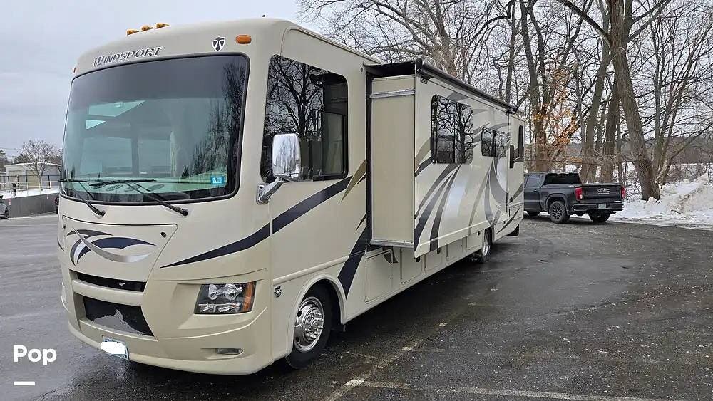 2016 Windsport 35C by Thor Motor Coach from Pop RVs in Nashua, New Hampshire