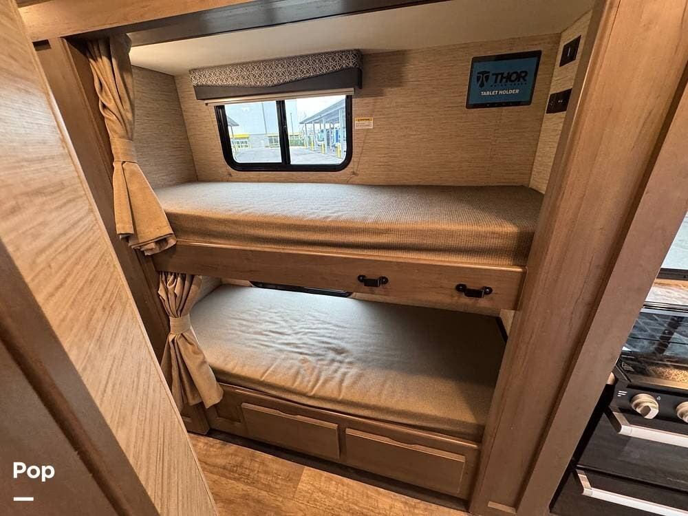 2023 Thor Motor Coach Quantum SE SL31 - Used Class C For Sale by Pop RVs in Seffner, Florida features Generator, Slideout, Awning, Air Conditioning