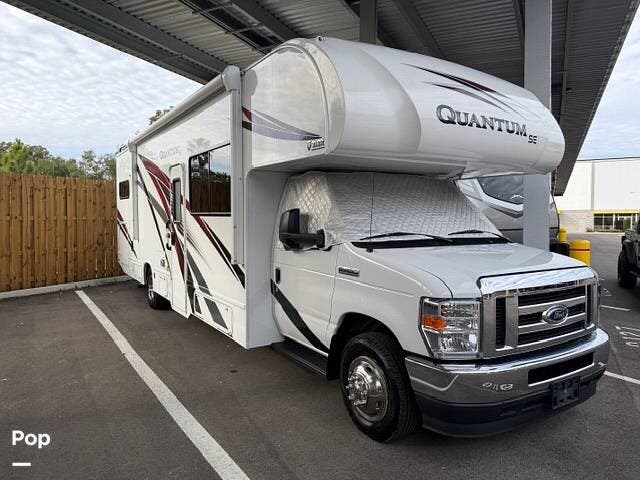 2023 Thor Motor Coach Quantum SE SL31 - Used Class C For Sale by Pop RVs in Seffner, Florida features Air Conditioning, Awning, Generator, Slideout