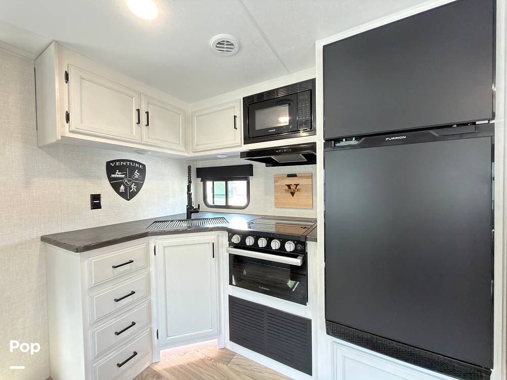 Used 2024 Venture RV Stratus 261VRB available in Jacksonville, Florida