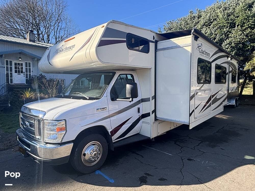 2018 Coachmen Freelander 28BH - Used Class C For Sale by Pop RVs in Vancouver, Washington features Air Conditioning, Slideout, Generator, Awning