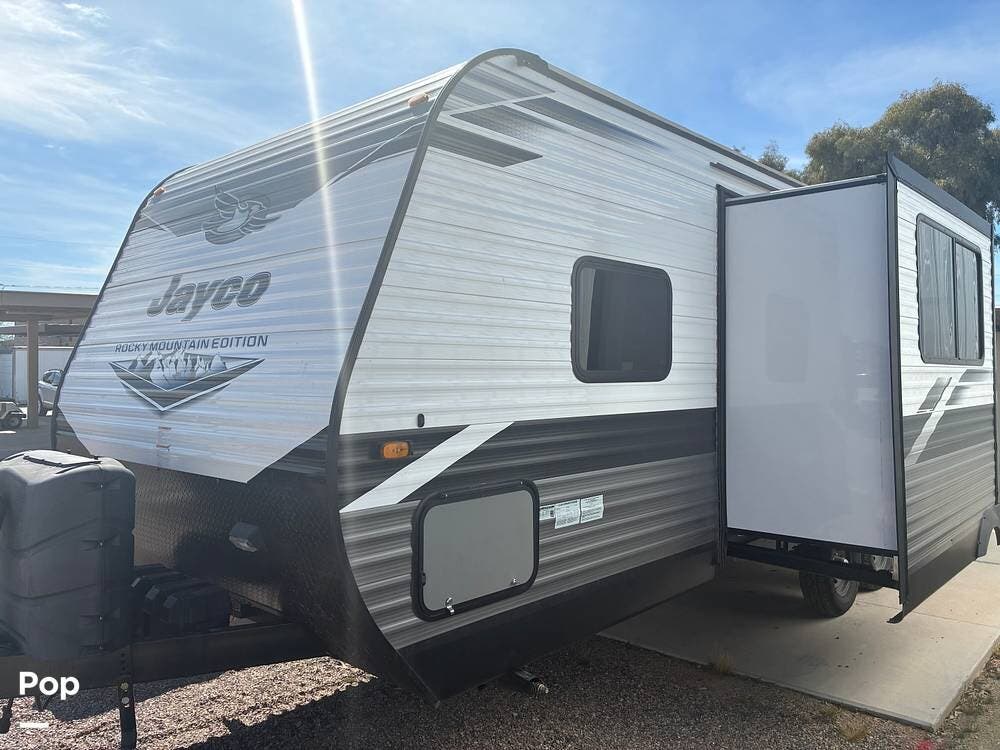 2022 Jayco Jay Flight 242BHSW - Used Travel Trailer For Sale by Pop RVs in Apache Junction, Arizona features Slideout, Leveling Jacks, Air Conditioning, Awning