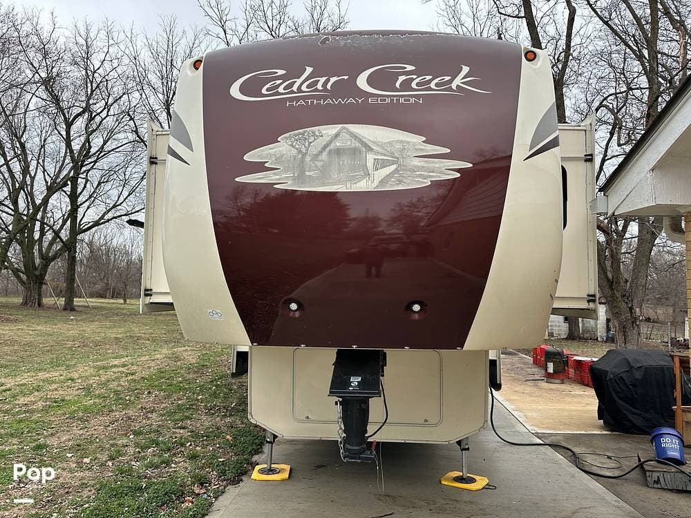2018 Forest River Cedar Creek 38FLX - Used Fifth Wheel For Sale by Pop RVs in Kansas City, Missouri features Slideout, Awning, Air Conditioning