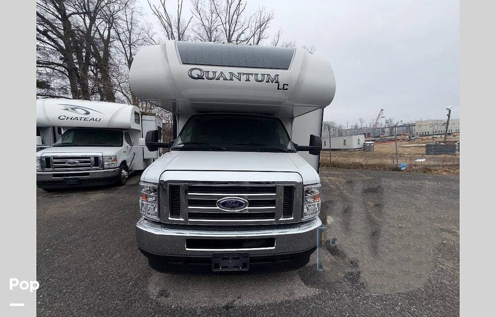 2024 Thor Motor Coach Quantum LP27 - Used Class C For Sale by Pop RVs in Gambrills, Maryland features Generator, Air Conditioning