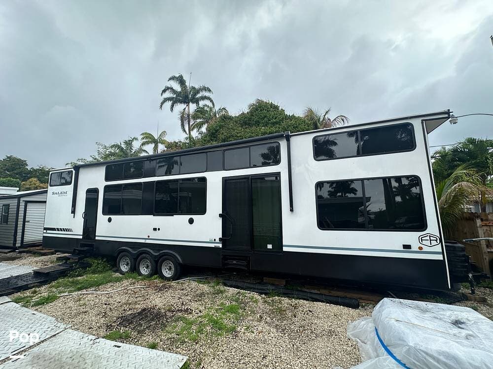 2025 Forest River Salem Grand Villa 44VIEW - Used Park Model For Sale by Pop RVs in Hollywood, Florida features Slideout