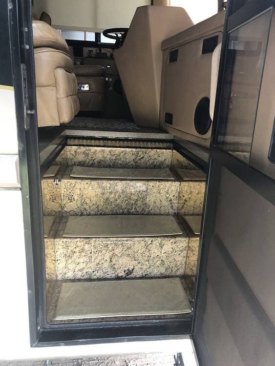 Used 2000 Featherlite Vogue 40' available in Malvern, Arkansas