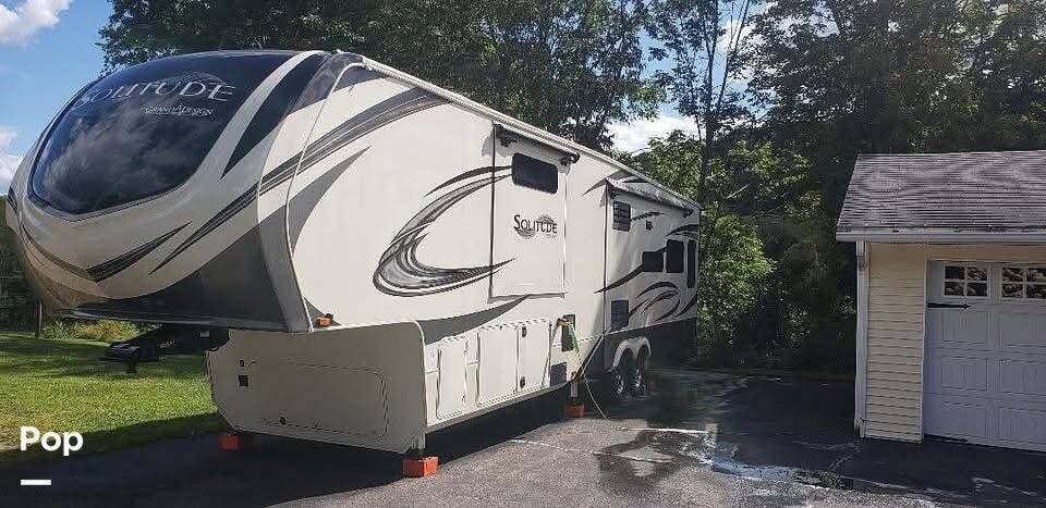 2020 Grand Design Solitude 372WB - Used Fifth Wheel For Sale by Pop RVs in Harpursville, New York features Leveling Jacks, Slideout, Air Conditioning, Awning