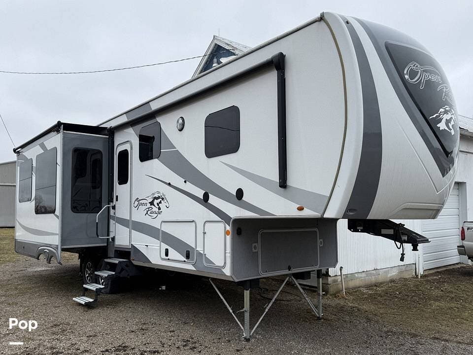 2019 Highland Ridge Open Range 314RLS - Used Fifth Wheel For Sale by Pop RVs in Delaware, Ohio features Slideout, Air Conditioning, Leveling Jacks, Awning