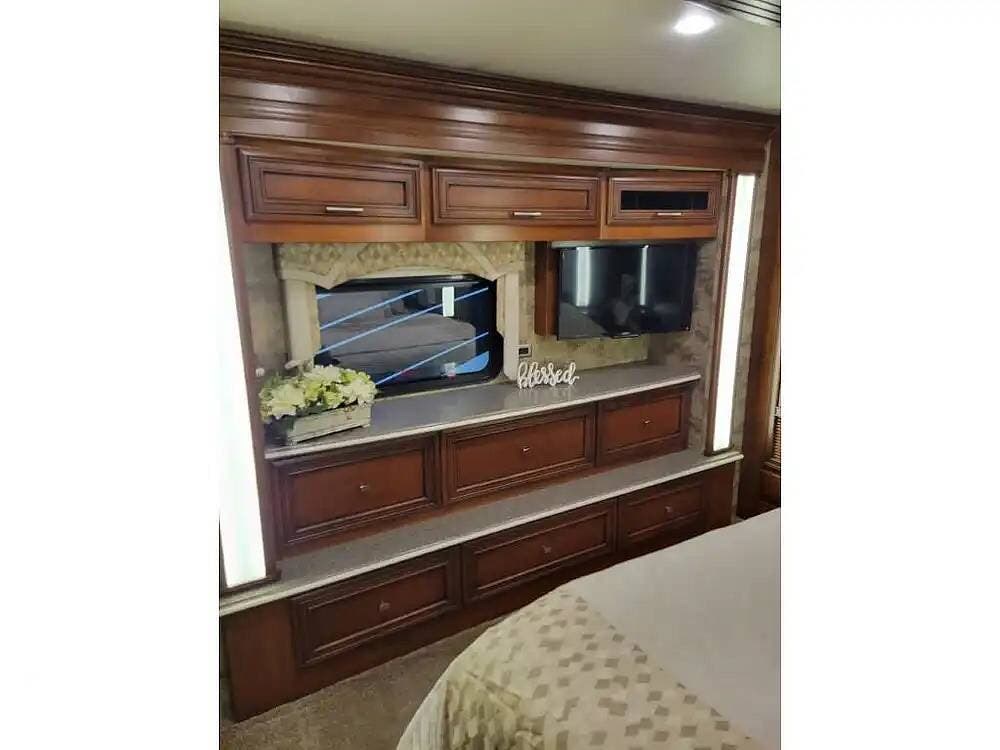 Used 2016 Newmar Ventana 4322 available in Jasper, Tennessee