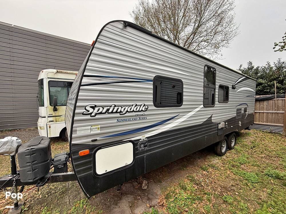 2018 Keystone Summerland 2600TB - Used Travel Trailer For Sale by Pop RVs in Orlando, Florida features Air Conditioning, Leveling Jacks, Awning